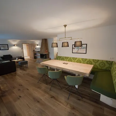 Romy Apartman *