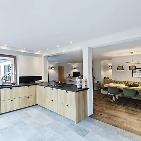 Romy Apartman Bach